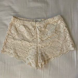 ❌SOLD❌ NWOT Abercrombie & Fitch Ivory High-Rise Lace Shorts